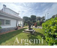 VENTA DE ESPECTACULAR CHALET EN PALAU SOLITA I PLEGAMANS