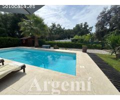 VENTA DE ESPECTACULAR CHALET EN PALAU SOLITA I PLEGAMANS