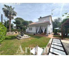 VENTA DE ESPECTACULAR CHALET EN PALAU SOLITA I PLEGAMANS