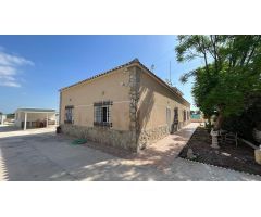 Espléndido Chalet en Rojales: 8 Dormitorios, Piscina Privada y Doble Oportunidad
