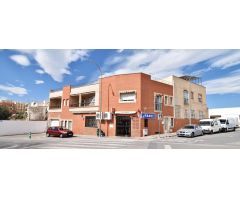 Dúplex con 6 dormitorios y 2 garajes en Huércal de Almería