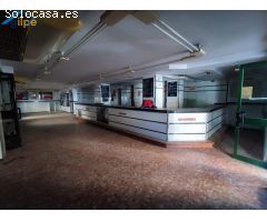 GRAN LOCAL COMERCIAL EN UNA BUENA ZONA DE SEVILLA CON BASTANTE ESCAPARATE AL EXTERIOR