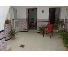 SE VENDE CASA A REFORMAR