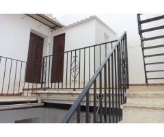 SE VENDE CASA A REFORMAR