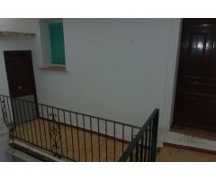 SE VENDE CASA A REFORMAR