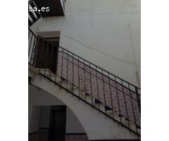 SE VENDE CASA A REFORMAR