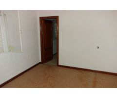 SE VENDE CASA A REFORMAR