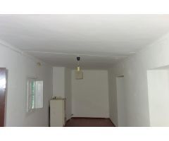 SE VENDE CASA A REFORMAR