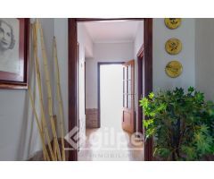 CASA CON COCHERA EN UNA ESTUPENDA ZONA DE MARCHENA