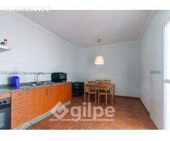 CASA CON COCHERA EN UNA ESTUPENDA ZONA DE MARCHENA