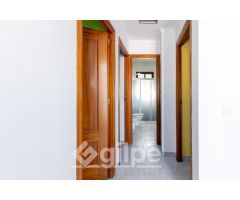 CASA CON COCHERA EN UNA ESTUPENDA ZONA DE MARCHENA