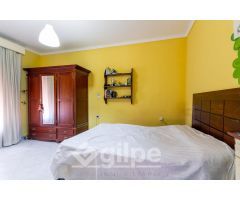 CASA CON COCHERA EN UNA ESTUPENDA ZONA DE MARCHENA