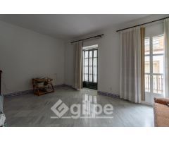 Piso independiente en venta en el centro de Marchena — 183 m² con cochera y azotea privada