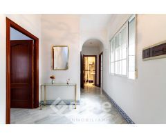 Piso independiente en venta en el centro de Marchena — 183 m² con cochera y azotea privada