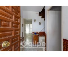 Casa en Venta en el Barrio de Madre de Dios, Marchena – Casa de 4 Dormitorios con Patio y Terraz