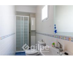 Inmueble en Venta en la Barriada de Rubercon, Marchena – Vivienda de 3 Dormitorios, Cochera y Patio