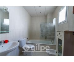 Inmueble en Venta en la Barriada de Rubercon, Marchena – Vivienda de 3 Dormitorios, Cochera y Patio