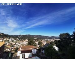 Soleado con magníficas vistas y zona de barbacoa con piscina