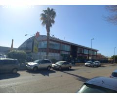 Local comercial en venta, gran aparador esquinero.