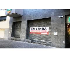 Gran local en zona de paso.
