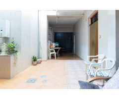 GRANDISIMA CASA CON POSIBILIDAD DE VIVIENDAS Y DOS PISOS PARA EXPLOTAR COMO ALQUILER