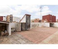 GRANDISIMA CASA CON POSIBILIDAD DE VIVIENDAS Y DOS PISOS PARA EXPLOTAR COMO ALQUILER