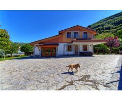 CHALET CON PISCINA EN VALLE DE MENA