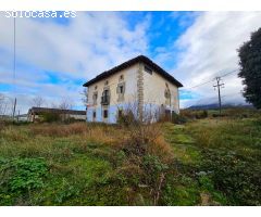 CASA DE PIEDRA CON TERRENO JUNTO A VILLASANA