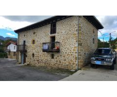 CASA DE PIEDRA CON PISCINA CLIMATIZADA