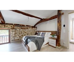 CASA DE PIEDRA CON PISCINA CLIMATIZADA