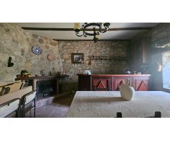 ENCANTADORA CASA DE PIEDRA