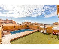 Exclusiva Vivienda Familiar en Aguas Nuevas con Piscina Privada y Amplios Espacios