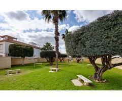 BUNGALOW PLANTA ALTA CON SOLÁRIUM, PISCINA  Y VISTAS DESPEJADAS