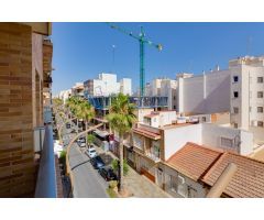 SE VENDE BONITO  Y LUMINOSO PISO A TAN SOLO 200 M. DEL PASEO MARITIMO!!!!!!!!!