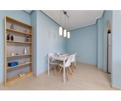 SE VENDE BONITO  Y LUMINOSO PISO A TAN SOLO 200 M. DEL PASEO MARITIMO!!!!!!!!!