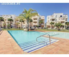MODERNO APARTAMENTO DE 2 DORMITORIOS Y PISCINA COMUNITARIA EN URBANIZACION PRIVILEGIADA