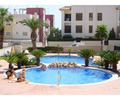 Piso con 2 dorm. y jardin privado de 200 m2 en urbanización cerrada en Guardamar del Segura
