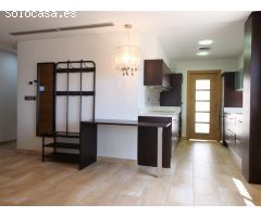Piso con 2 dorm. y jardin privado de 200 m2 en urbanización cerrada en Guardamar del Segura