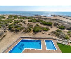 Apartamento con vistas al mar en una urbanización moderna a 50m de la playa de La Mata.