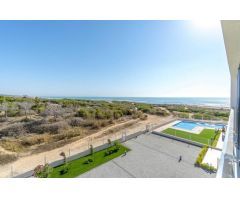 Apartamento con vistas al mar en una urbanización moderna a 50m de la playa de La Mata.