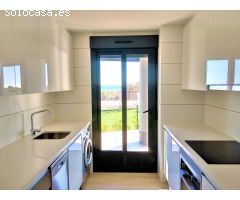Apartamento con vistas al mar en una urbanización moderna a 50m de la playa de La Mata.