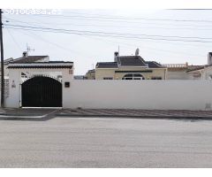 Encantador chalet independiente en Urbanización San Luis, Torrevieja