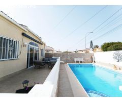Encantador chalet independiente en Urbanización San Luis, Torrevieja
