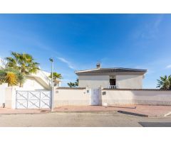 Gran Villa con encanto, vistas únicas y un gran potencial