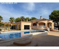 Villa independiente de 3 dormitorios en Dolores, ALICANTE.
