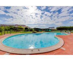 BUNGALOW DE 2 DORMITORIOS CON PISCINA COMUNITARIA Y ZONAS DEPORTIVAS EN TORREVIEJA