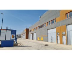 Conjunto de naves industriales a la venta en Empresarium