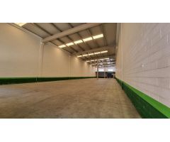 Conjunto de naves industriales a la venta en Empresarium