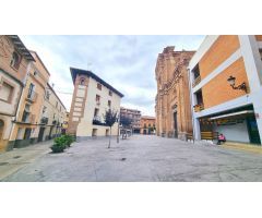 CÉNTRICA, 5 DORMITORIOS, 3 BAÑOS, PATIO-JARDIN, ASCENSOR
