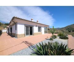 Chalet en Venta en Sedella, Málaga